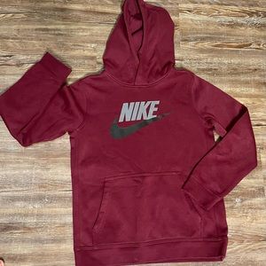 Boys NWOT NIKE pullover hoodie. Size Large Youth. Fits small